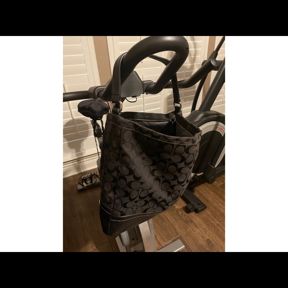 Authentic Coach med-large signature tote #23279